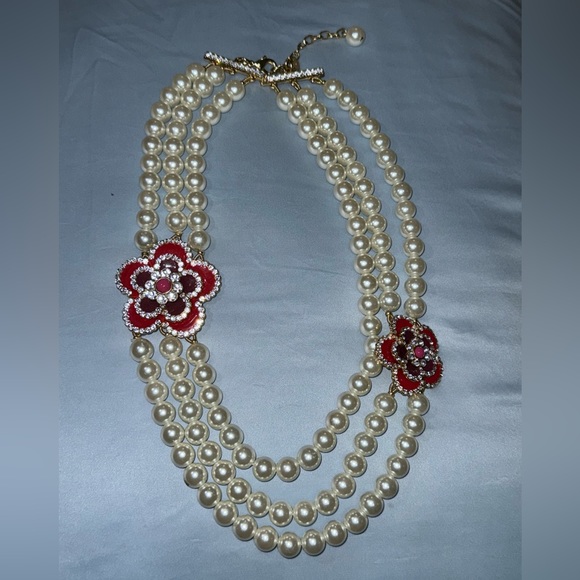 Talbots faux three string pearl necklace - Picture 1 of 1